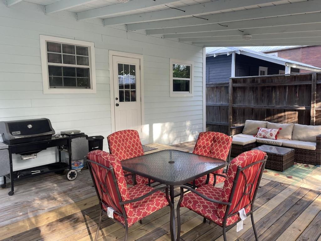 Updated Red Door Revival In Downtown Saint Augustine Экстерьер фото